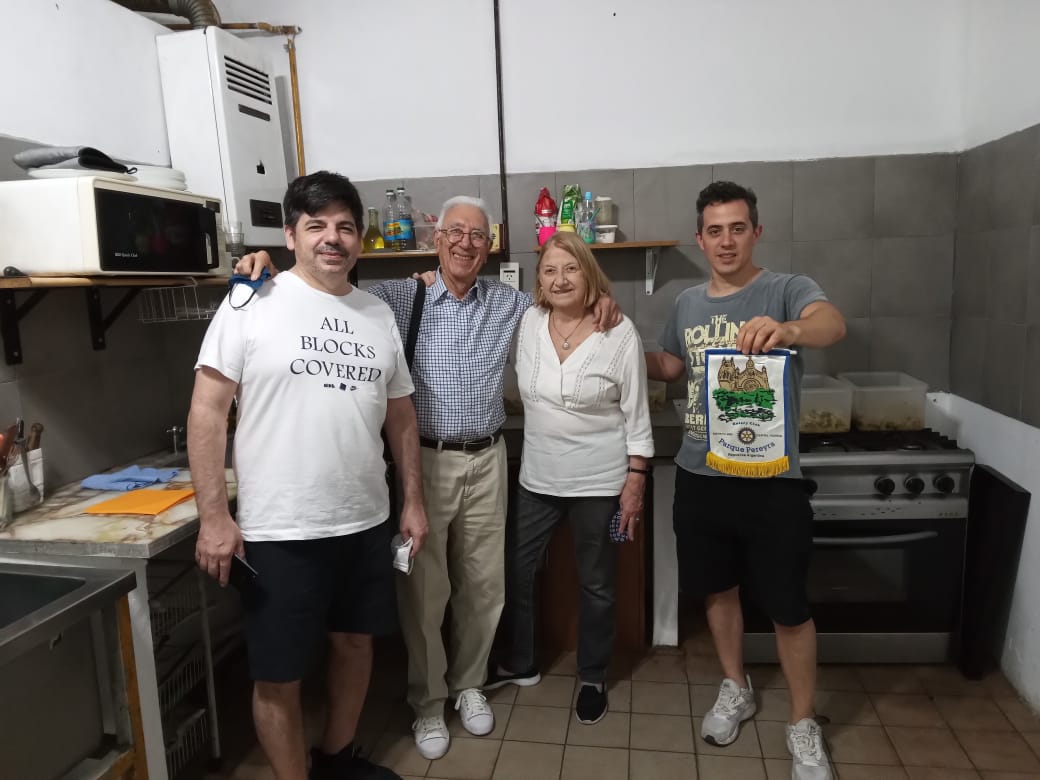 Entrega de alimentos al Club Sportivo Pereyra en Barracas
